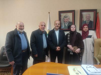 المربي الفاضل في ضيافة جامعة القدس المفتوحة فرع الخليل 