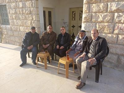 المربي الفاضل تعود وتزور المعلمين