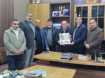 رئيس الجمعية أ. عبد المنعم زاهدة يلتقي مدير وأسرة مدرسة الحسين  