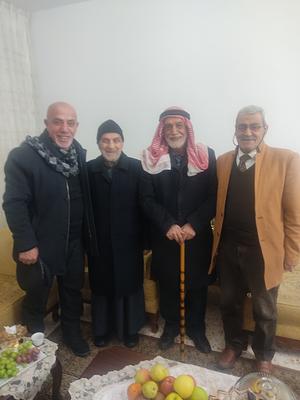 وفد من الجمعية. يقدم التهاني